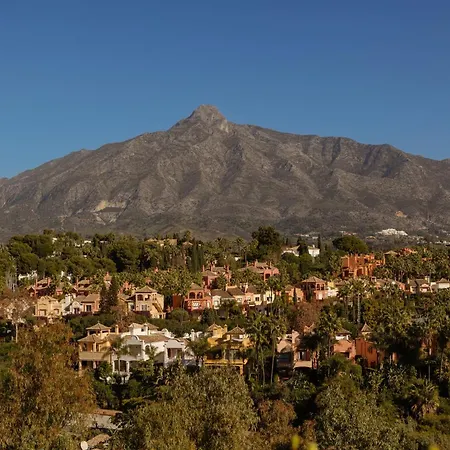 Contemporary 2 Bedroom In Nueva Andalucia *